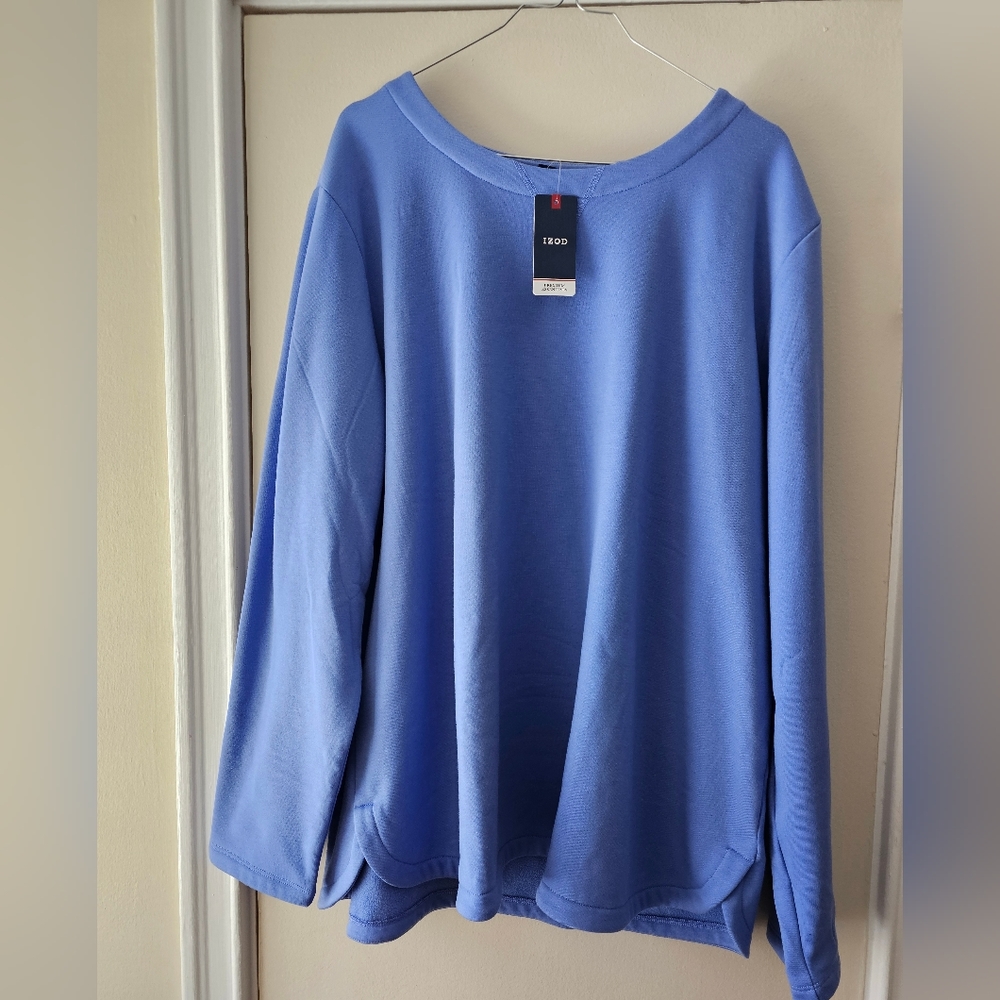 IZOD NWT Crewneck